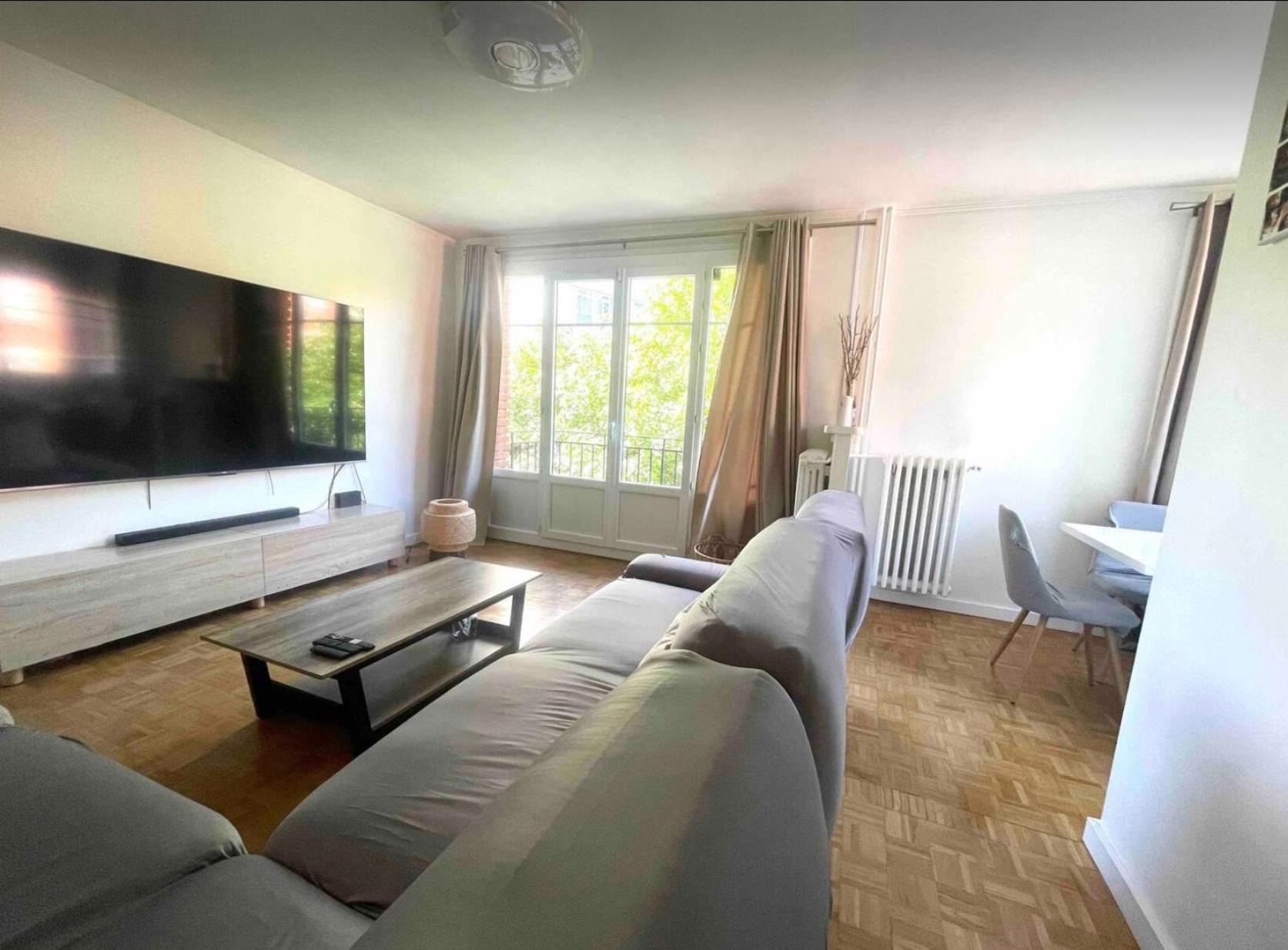 Modern 2 Bedroom Apartment Near Paris Metro, Giant Flat Screen Tv 85 Inches, Balcony, Free Parking Ivry-sur-Seine Esterno foto