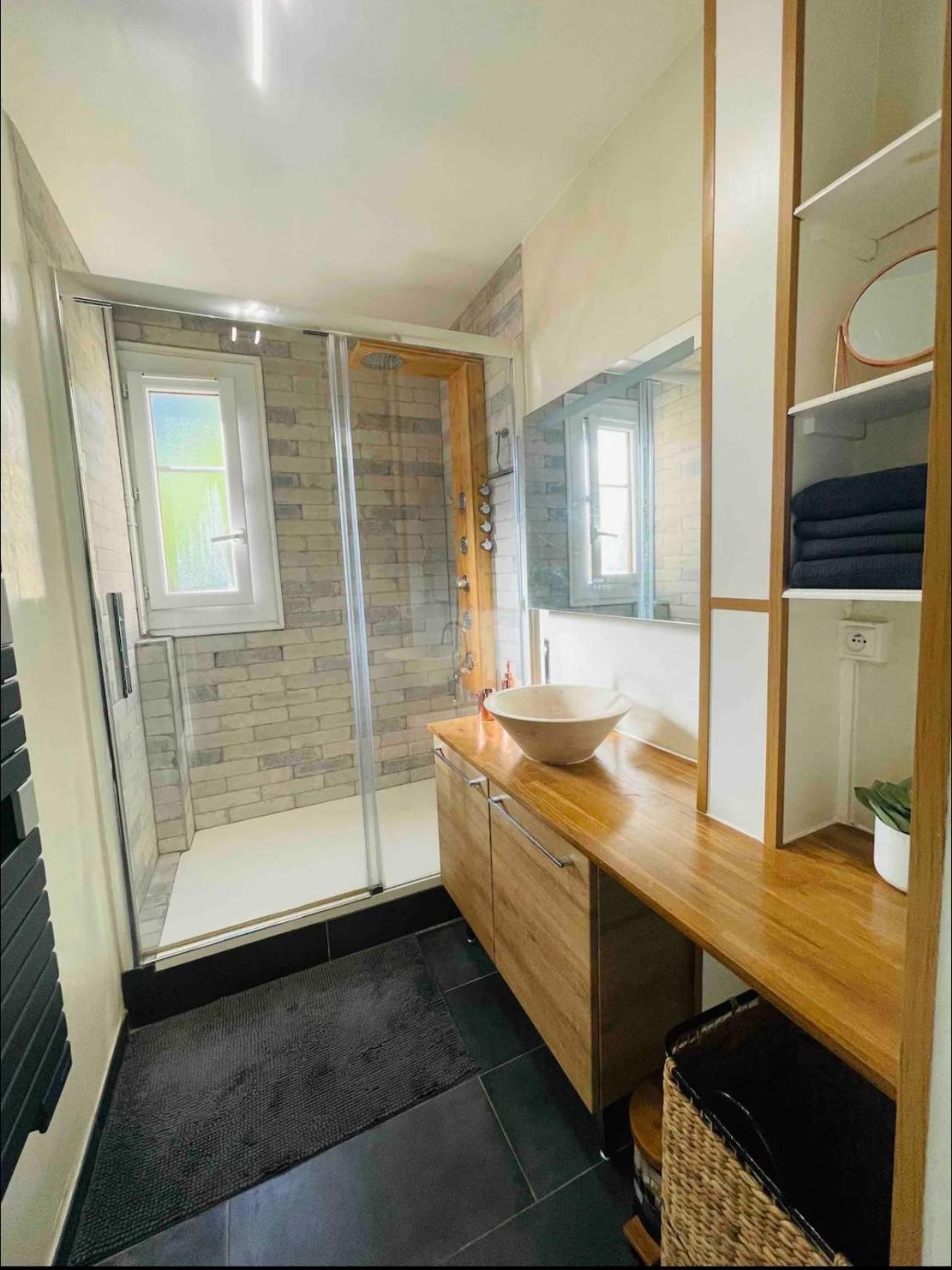 Modern 2 Bedroom Apartment Near Paris Metro, Giant Flat Screen Tv 85 Inches, Balcony, Free Parking Ivry-sur-Seine Esterno foto