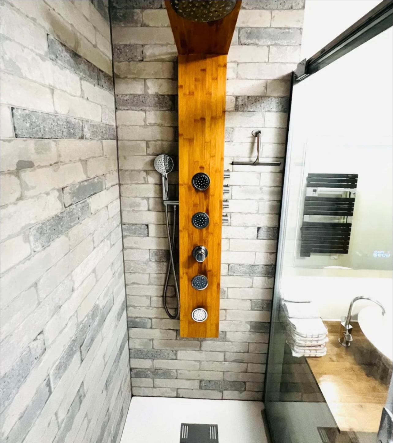 Modern 2 Bedroom Apartment Near Paris Metro, Giant Flat Screen Tv 85 Inches, Balcony, Free Parking Ivry-sur-Seine Esterno foto