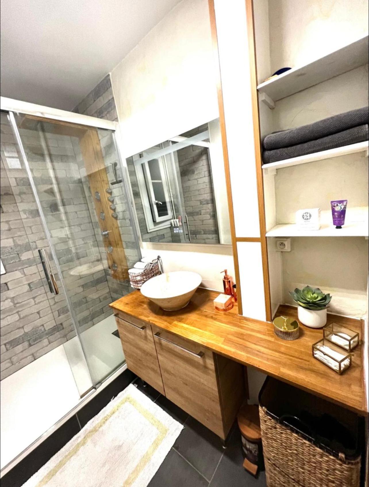 Modern 2 Bedroom Apartment Near Paris Metro, Giant Flat Screen Tv 85 Inches, Balcony, Free Parking Ivry-sur-Seine Esterno foto